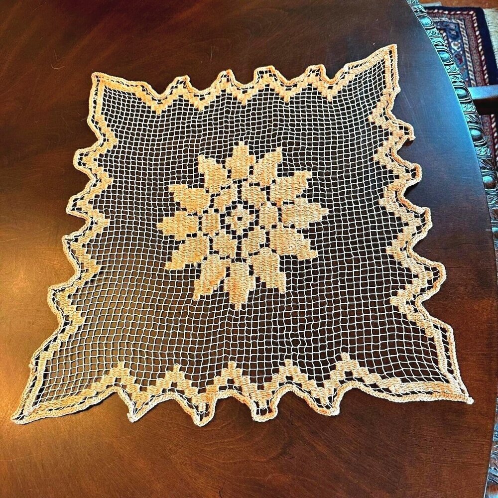 Vintage Crochet Lace Table Topper Floral Center 20in Intricate Dresser Scarf